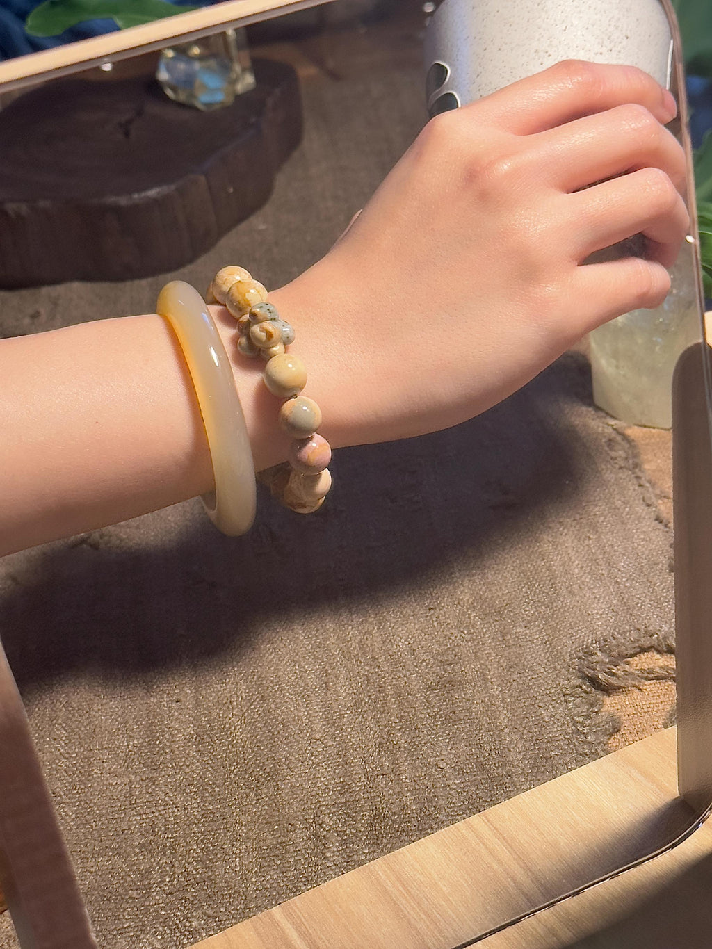 Blue Caramel Alashan Agate Bracelet – natural stone detail 6