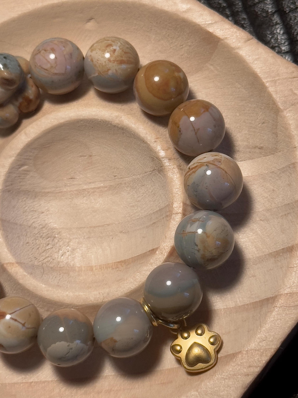 Blue Caramel Alashan Agate Bracelet – natural stone detail 9