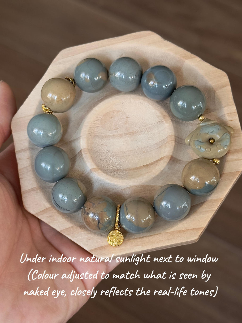 Alashan agate tortoise bracelet detail