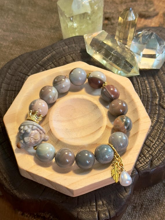 Blue grey Alashan agate tortoise charm bracelet, 13 to 13.4 mm beads
