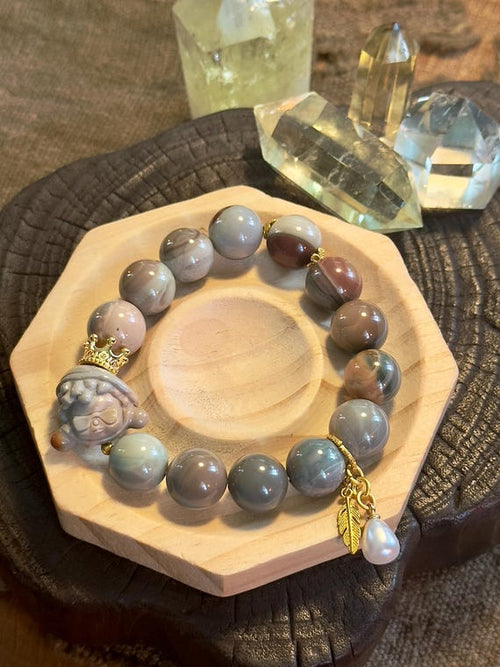 Blue grey Alashan agate tortoise charm bracelet, 13 to 13.4 mm beads