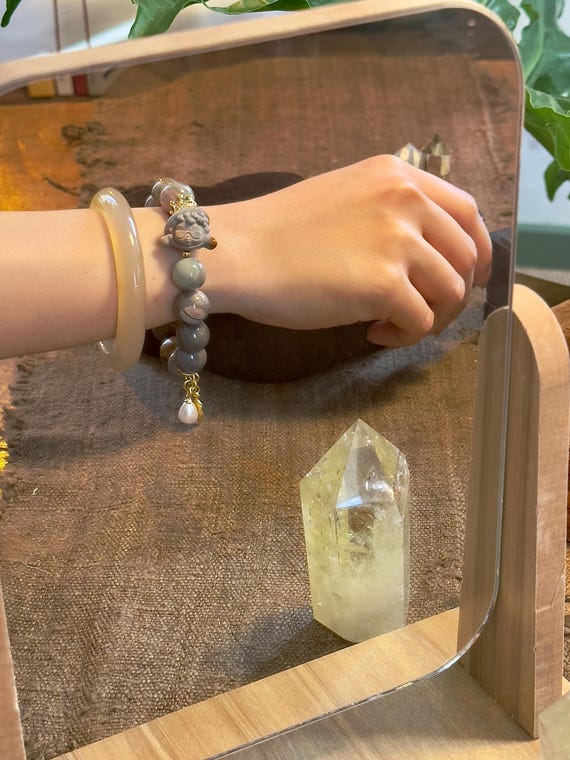 Alashan agate bracelet natural stone close up