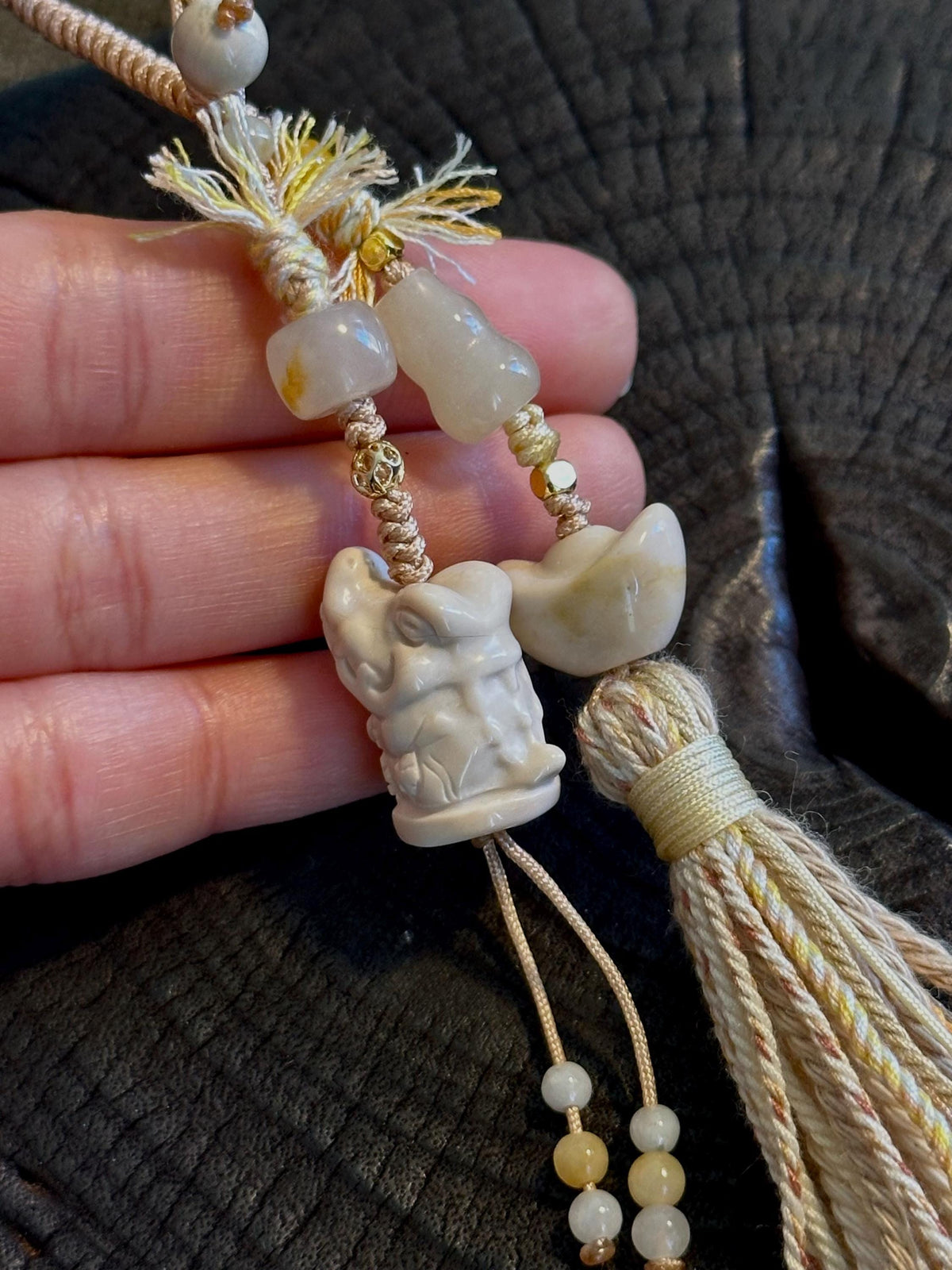 Natural Alashan agate crocodile charm detail