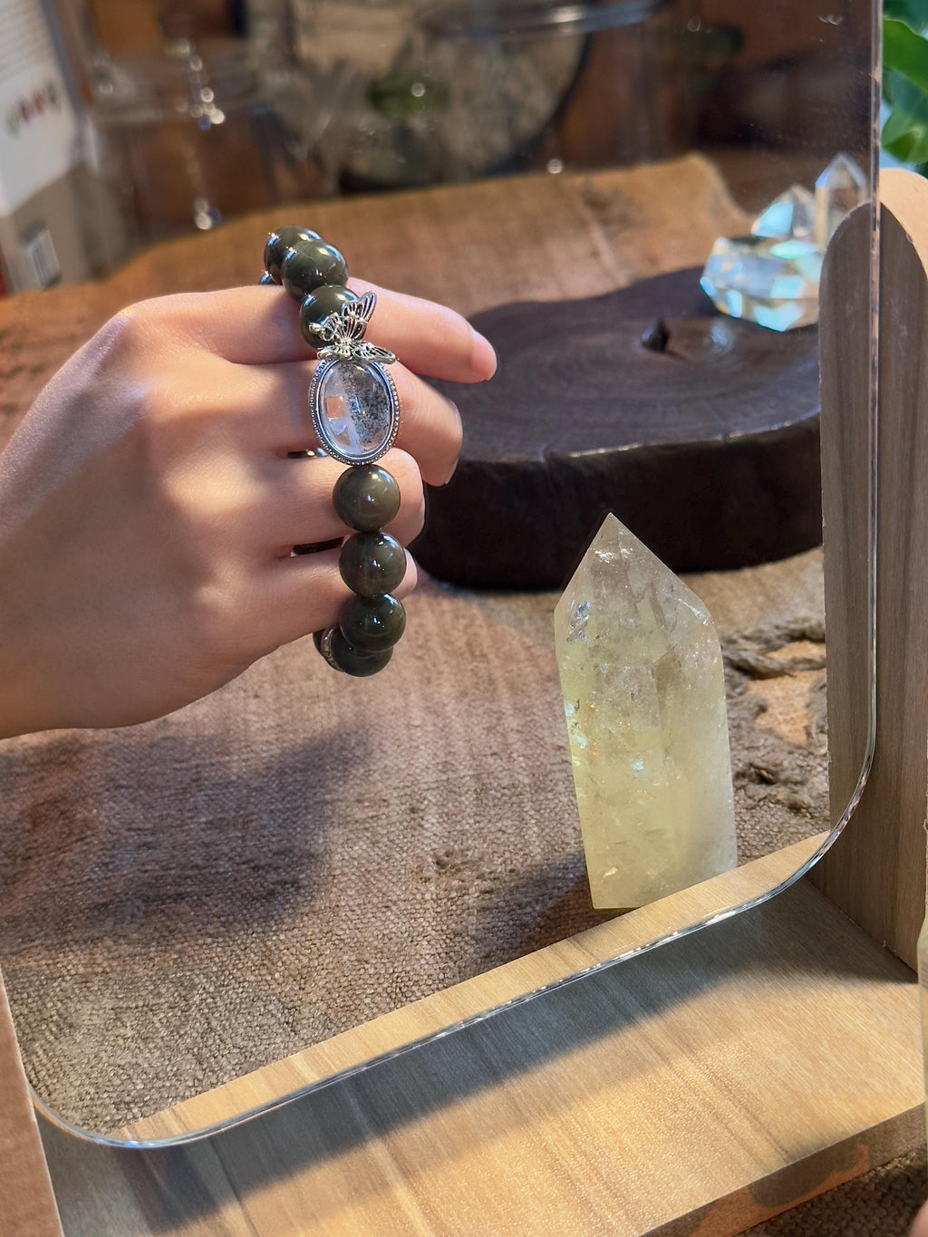 Deep Green Alashan Agate Bracelet – natural stone detail 6