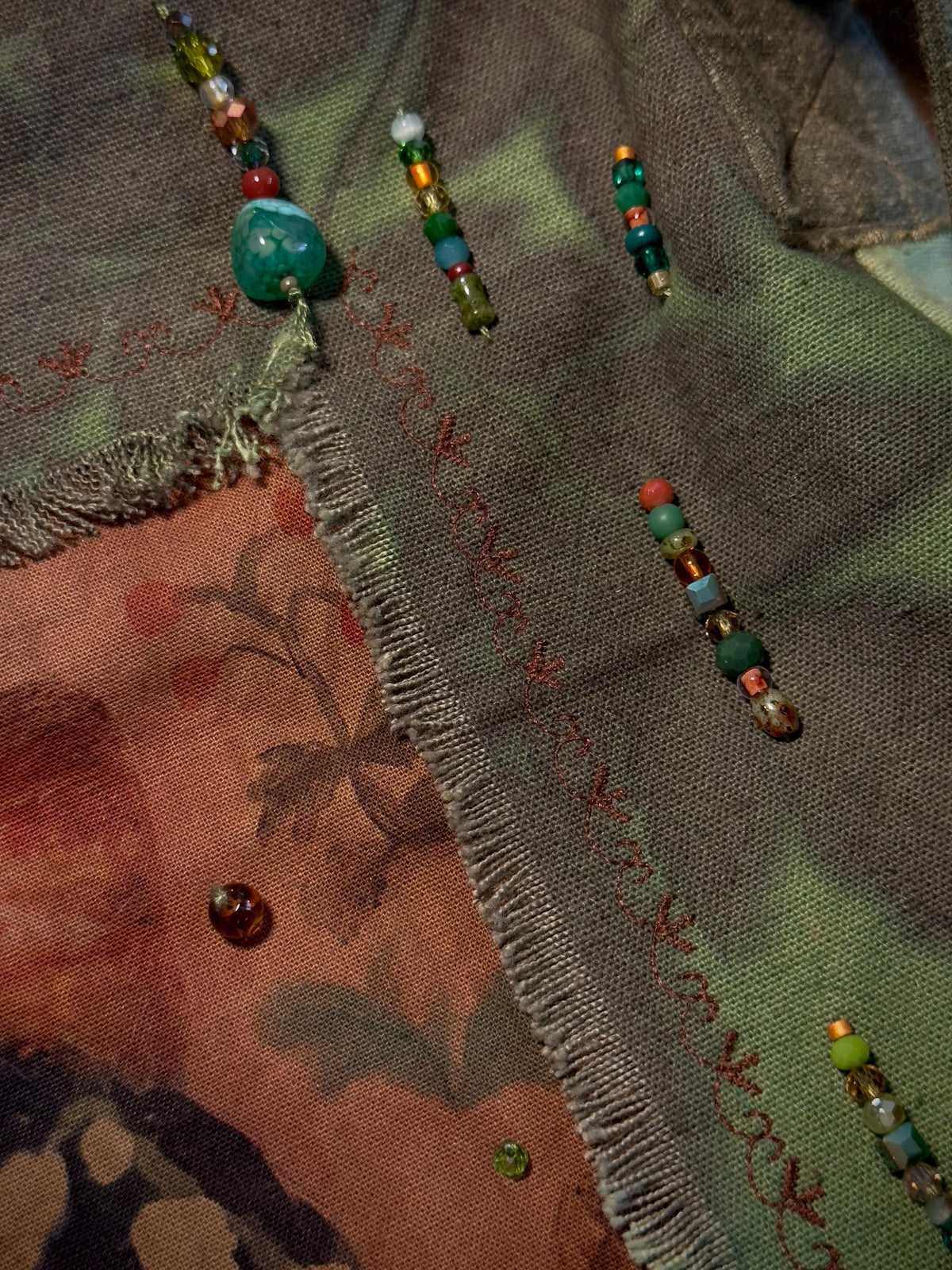 Green plant dyed cotton bag with persimmon dyed cat panel