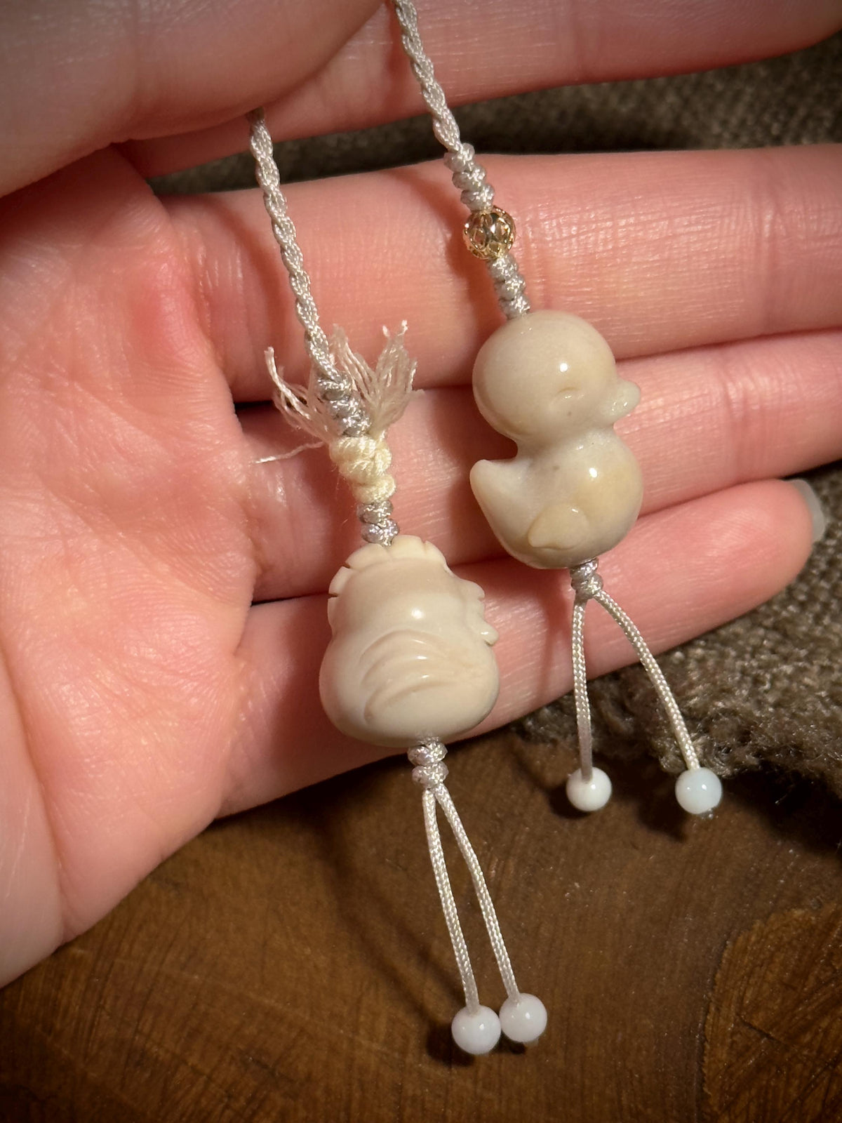 Ivory Duck & Chicken natural Alashan agate handwoven bag charm – detail 4