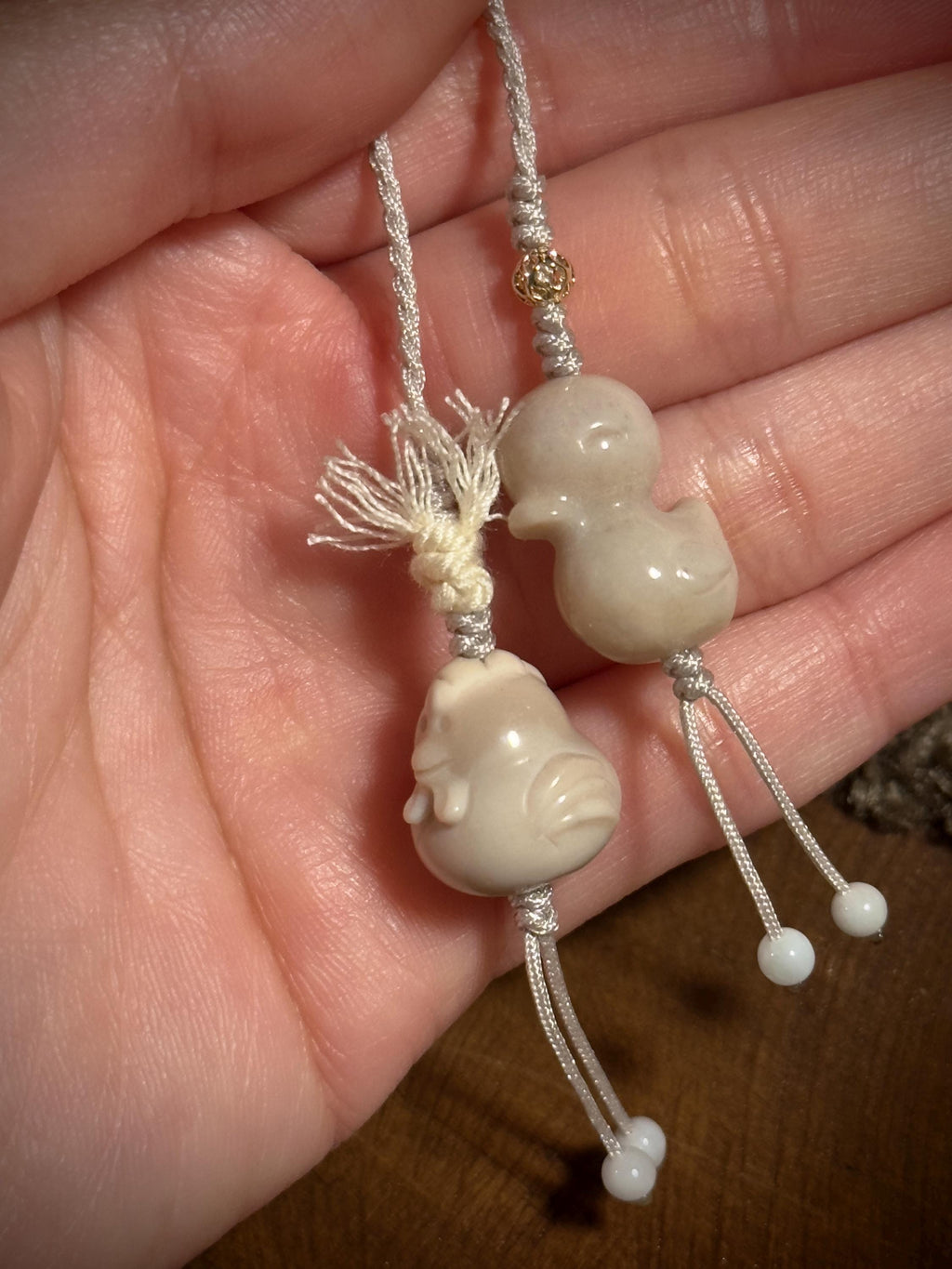 Ivory Duck & Chicken natural Alashan agate handwoven bag charm – detail 5