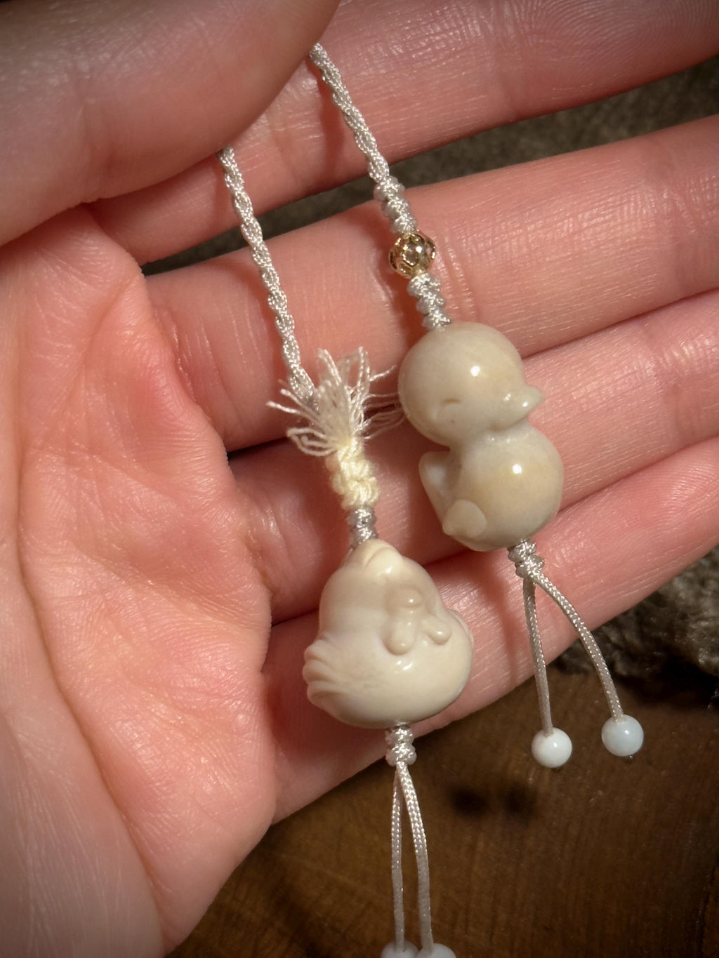 Ivory Duck & Chicken natural Alashan agate handwoven bag charm – detail 3