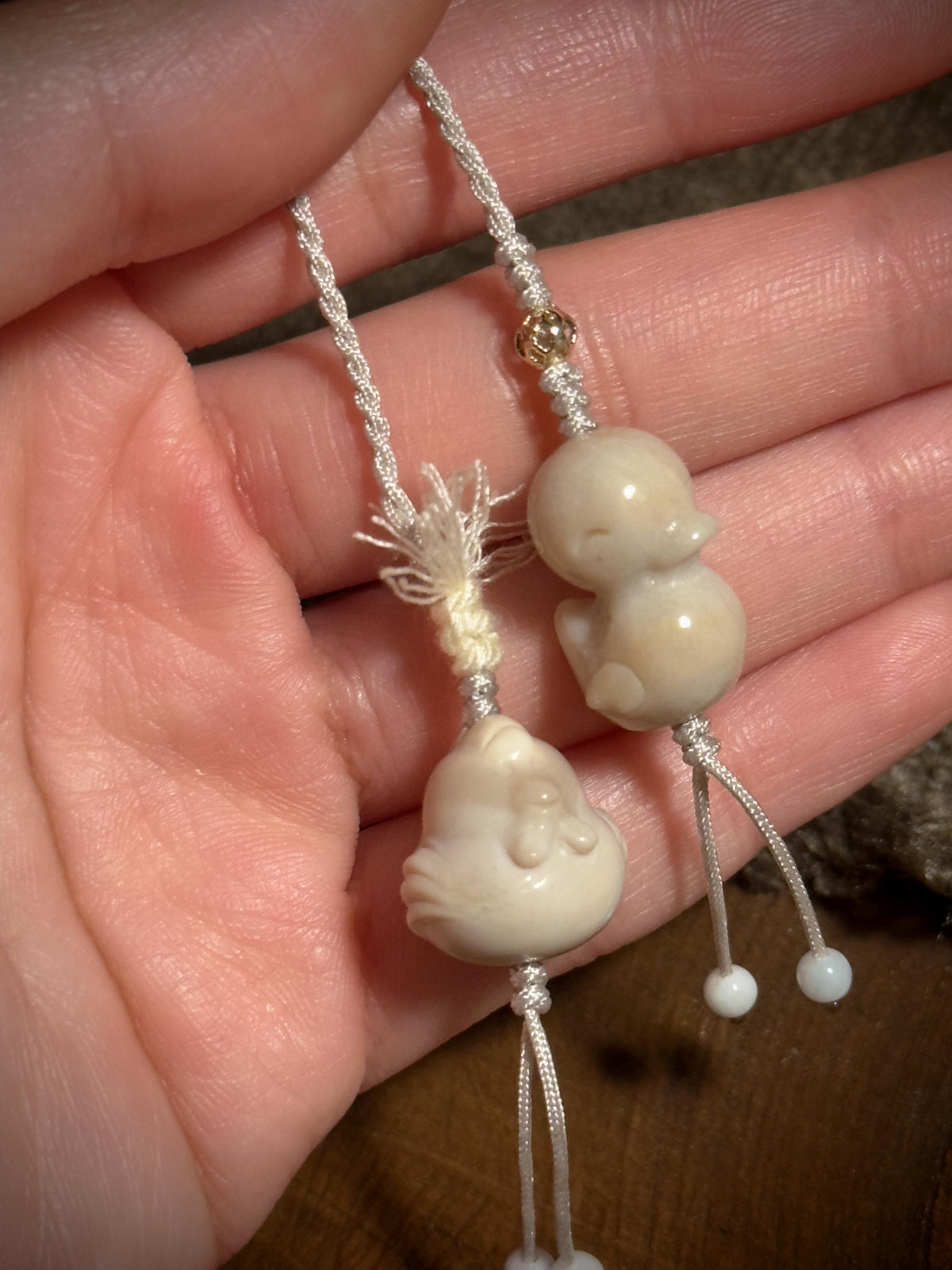 Ivory Duck & Chicken natural Alashan agate handwoven bag charm – detail 3