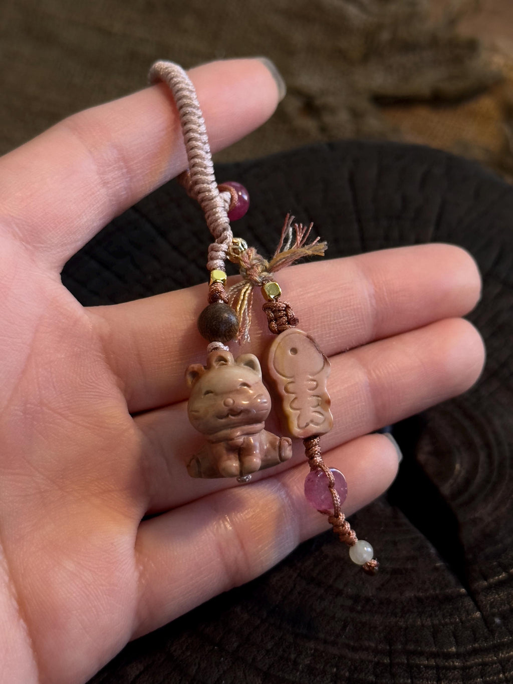Lucky Cat Alashan Agate Charm – detail 3