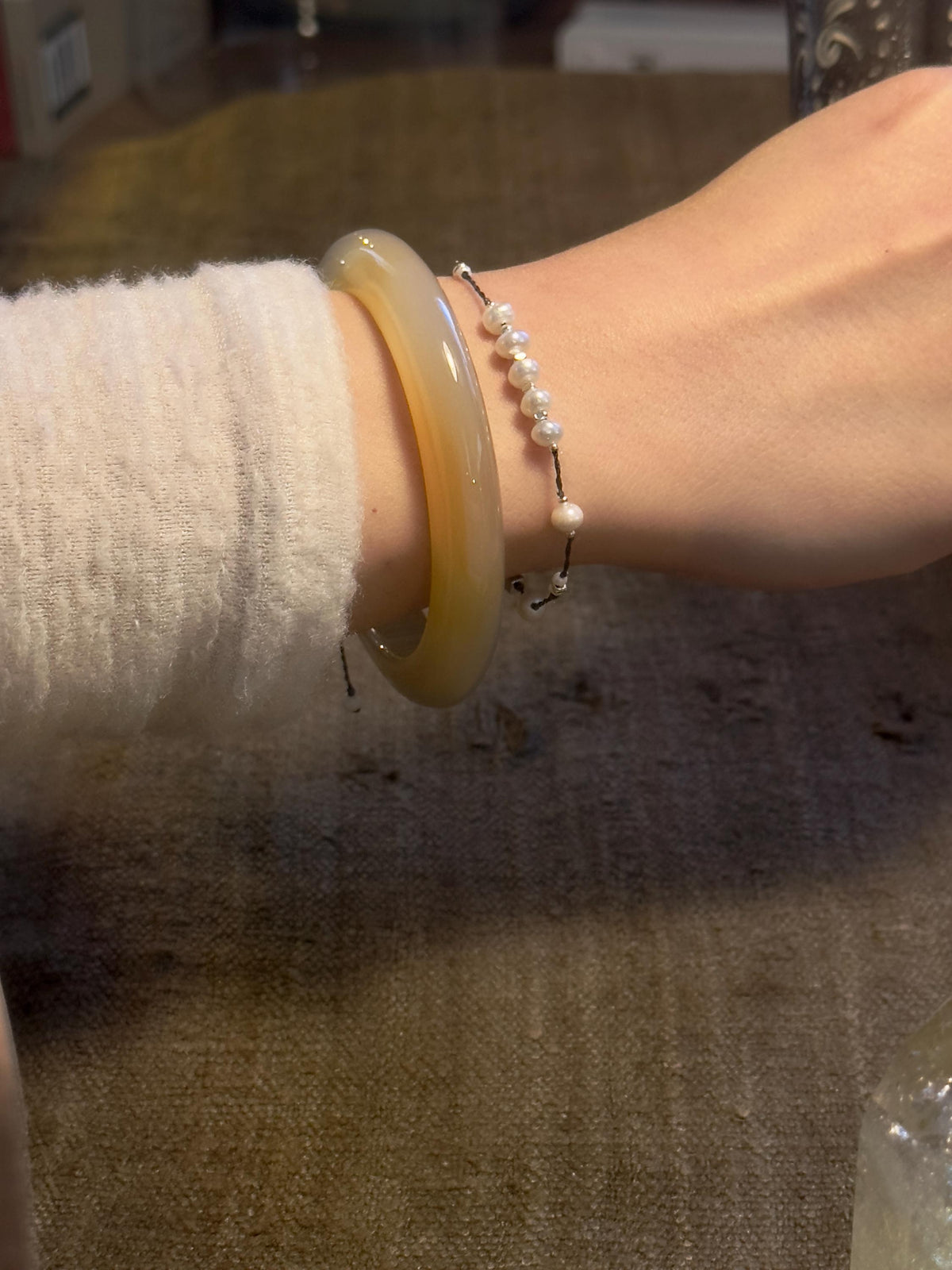 Pearl and 925 silver bracelet detail