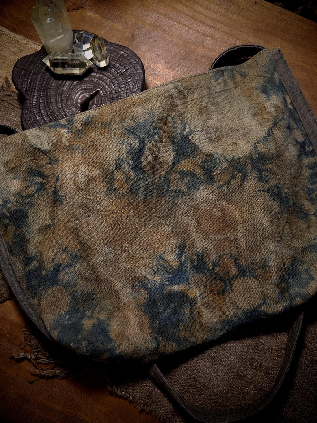 Plant-Dyed Crossbody Bag – detail 2