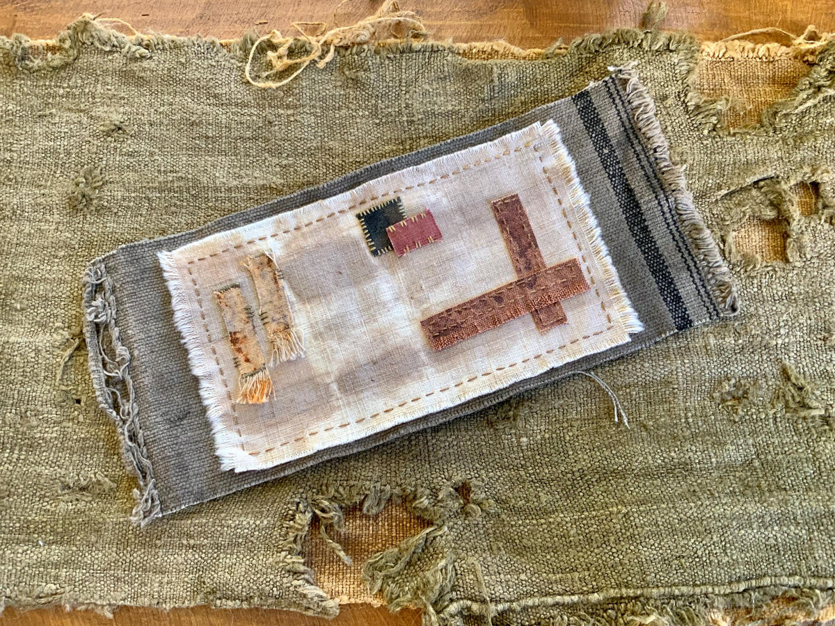 Plant-dyed hand-stitched small tea mat 25 x 11 cm