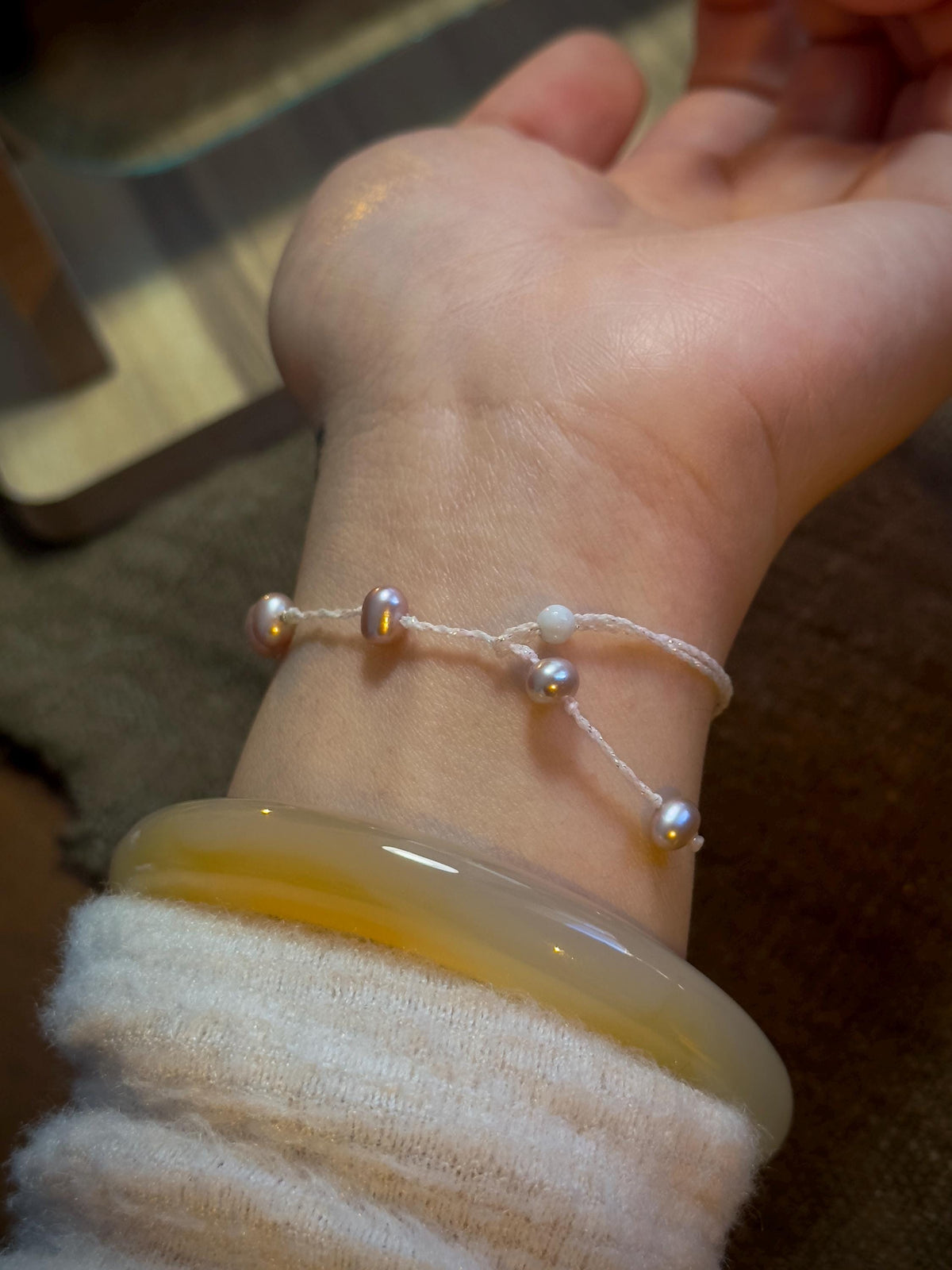 Natural purple freshwater pearl bracelet side detail