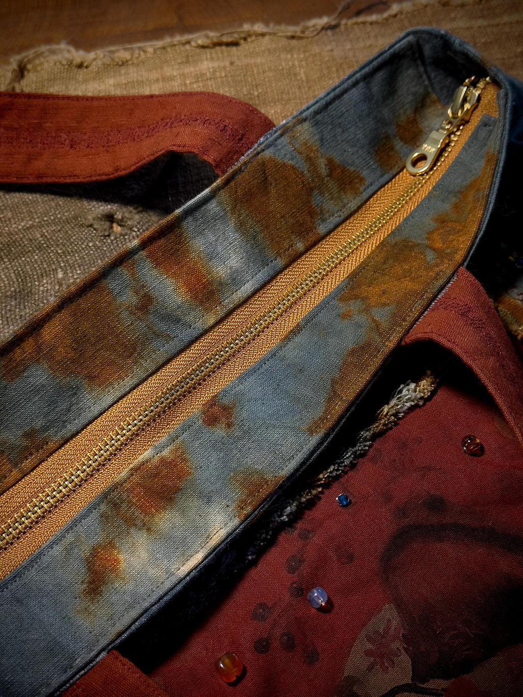 Plant-Dyed & Rust-Dyed Vintage Cat Bag – detail 9
