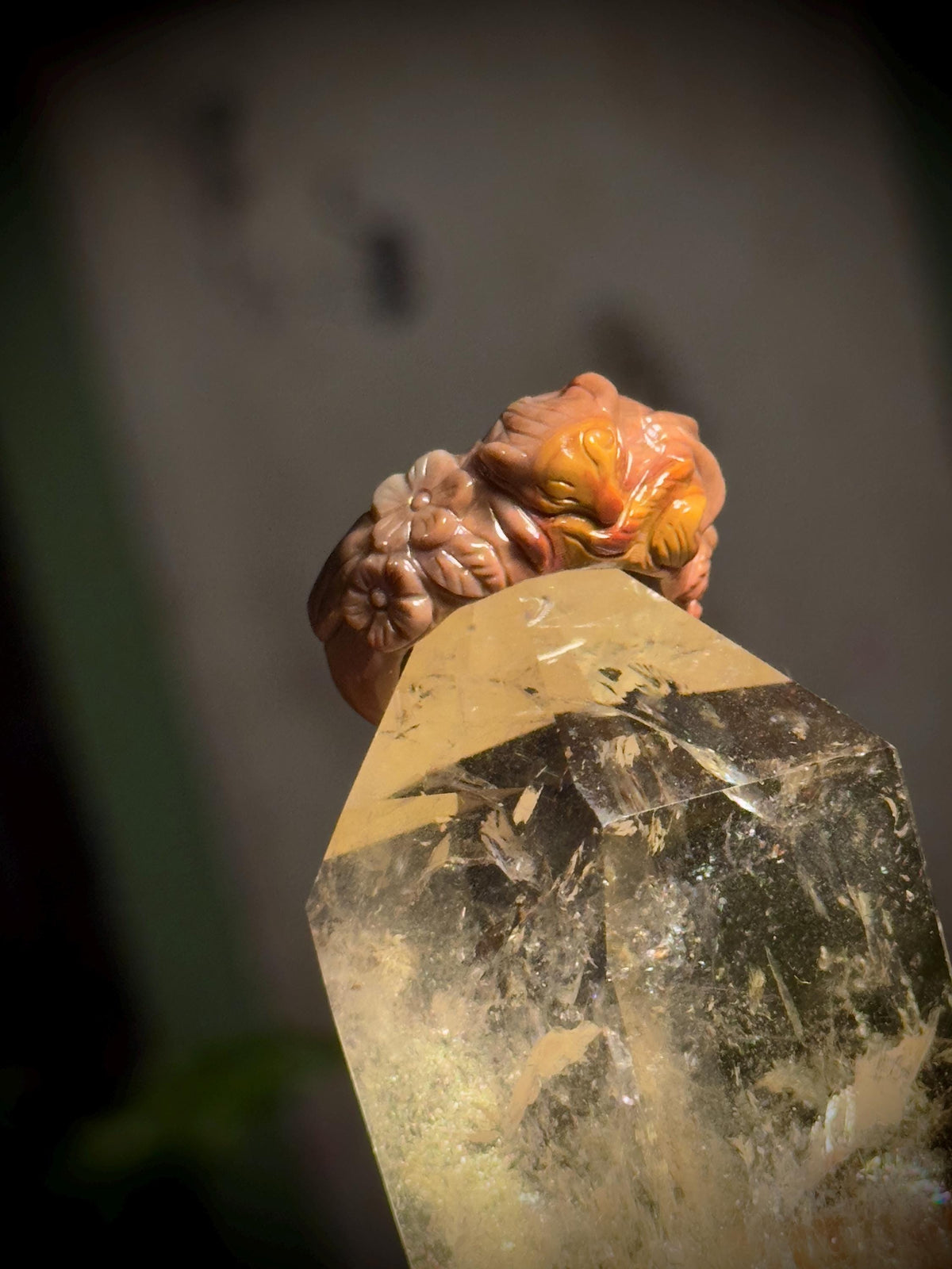 Sleeping fox blossom Alashan agate carved ring