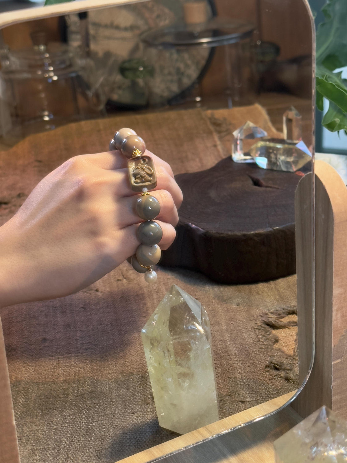 Soft Gradient Alashan Agate Bracelet – natural stone detail 5
