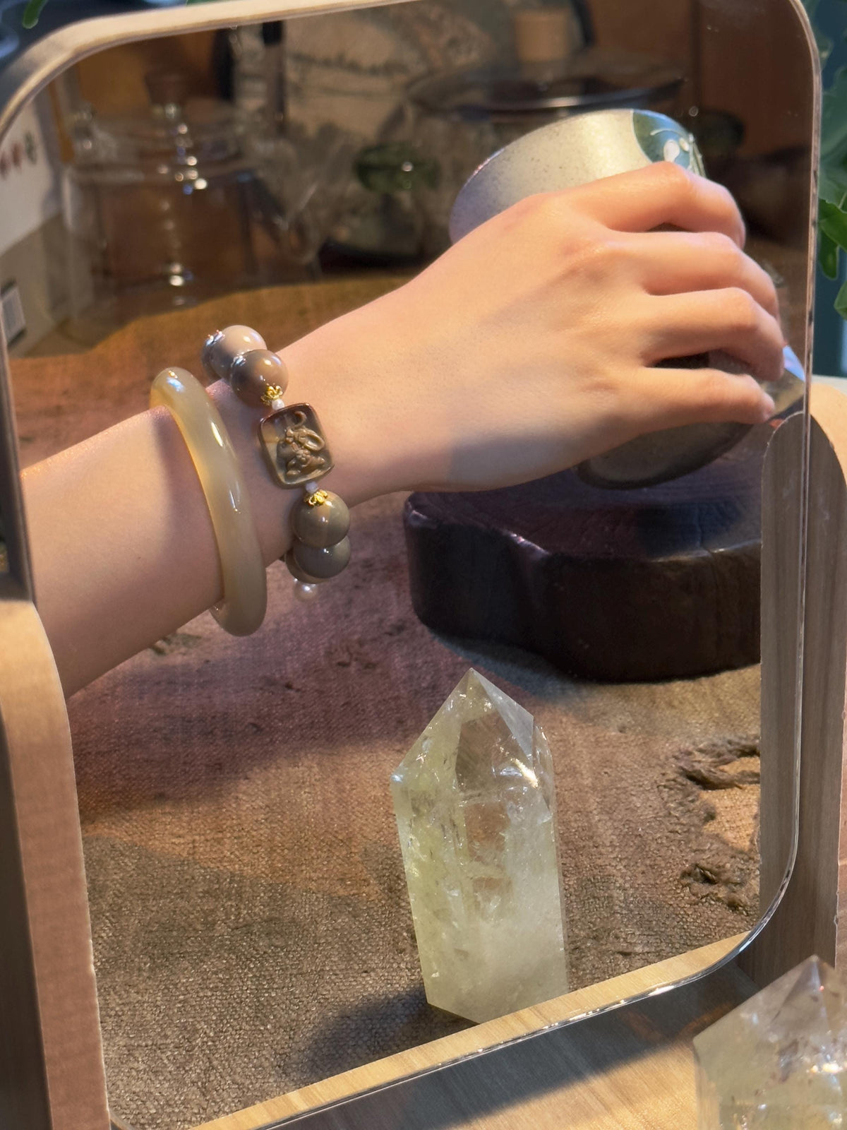 Soft Gradient Alashan Agate Bracelet – natural stone detail 6